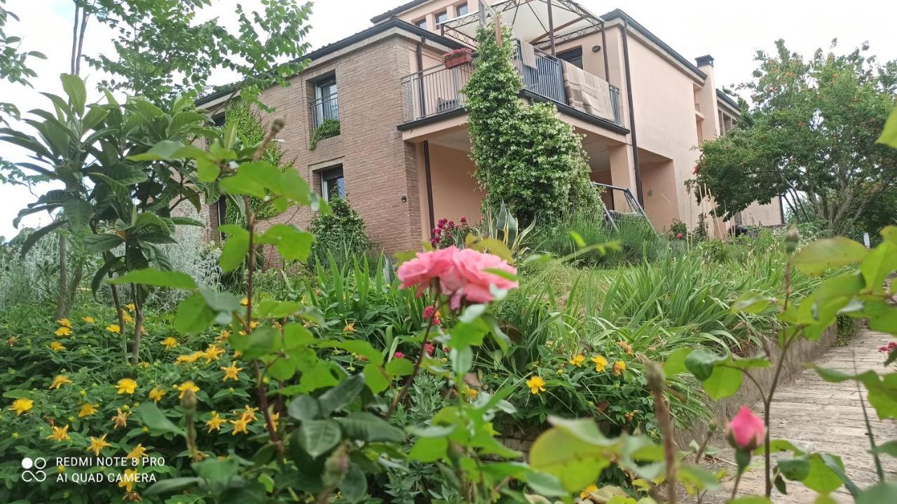 Casa Vincenzo 130 Mq Con Portico Ed Ingresso Esclusivo Dal Giardino Villa Felino Buitenkant foto