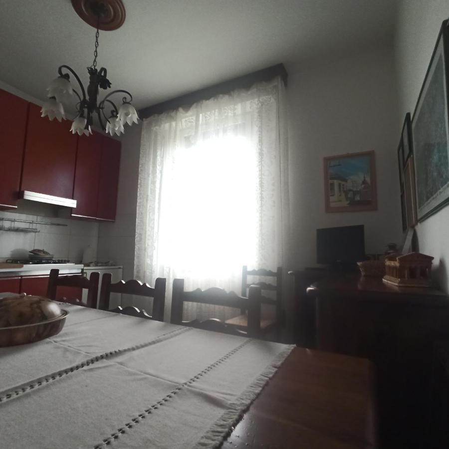 Casa Vincenzo 130 Mq Con Portico Ed Ingresso Esclusivo Dal Giardino Villa Felino Buitenkant foto