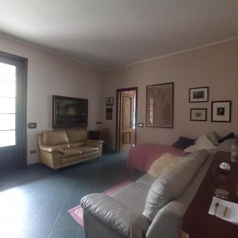 Casa Vincenzo 130 Mq Con Portico Ed Ingresso Esclusivo Dal Giardino Villa Felino Buitenkant foto
