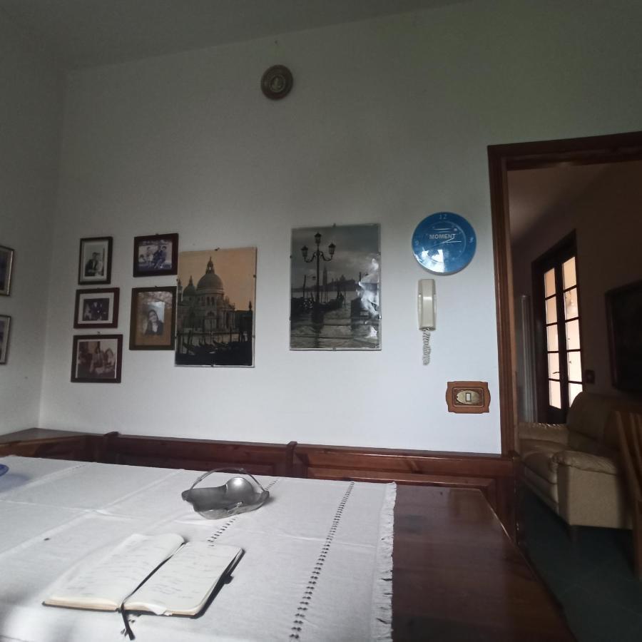 Casa Vincenzo 130 Mq Con Portico Ed Ingresso Esclusivo Dal Giardino Villa Felino Buitenkant foto
