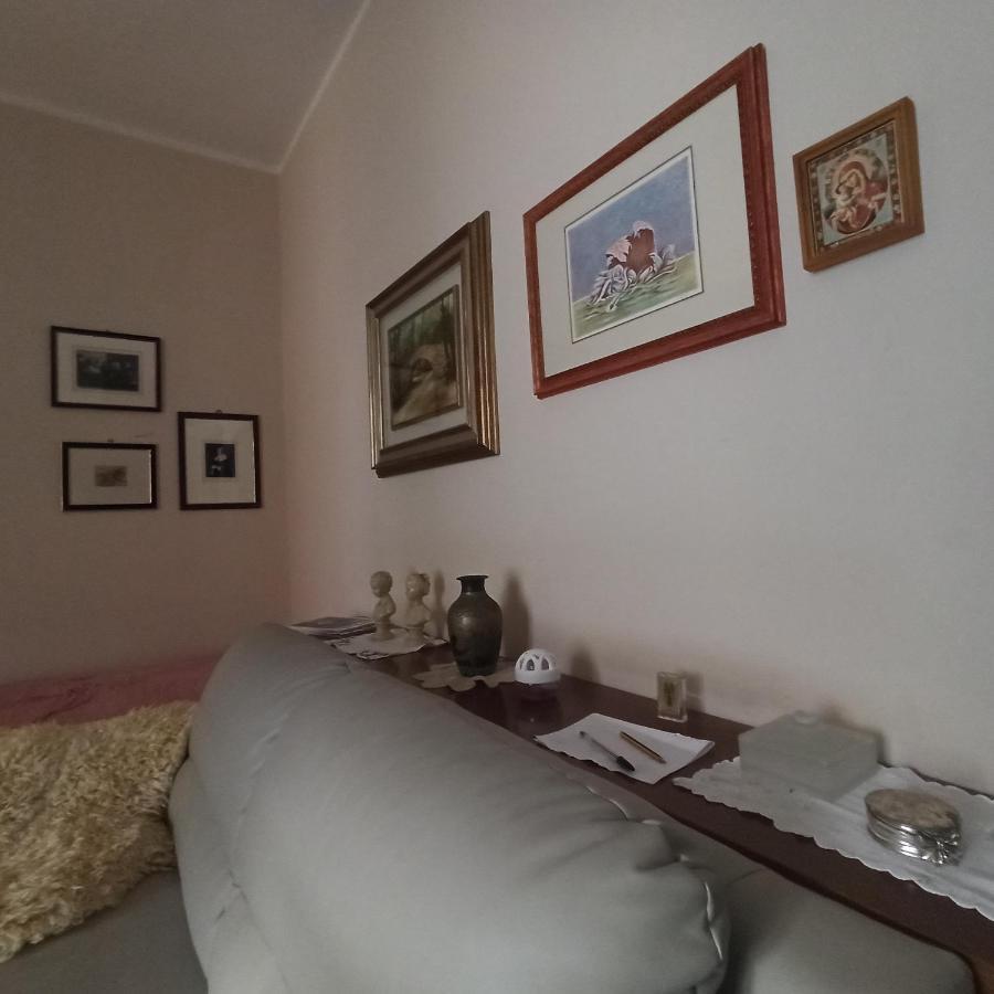 Casa Vincenzo 130 Mq Con Portico Ed Ingresso Esclusivo Dal Giardino Villa Felino Buitenkant foto
