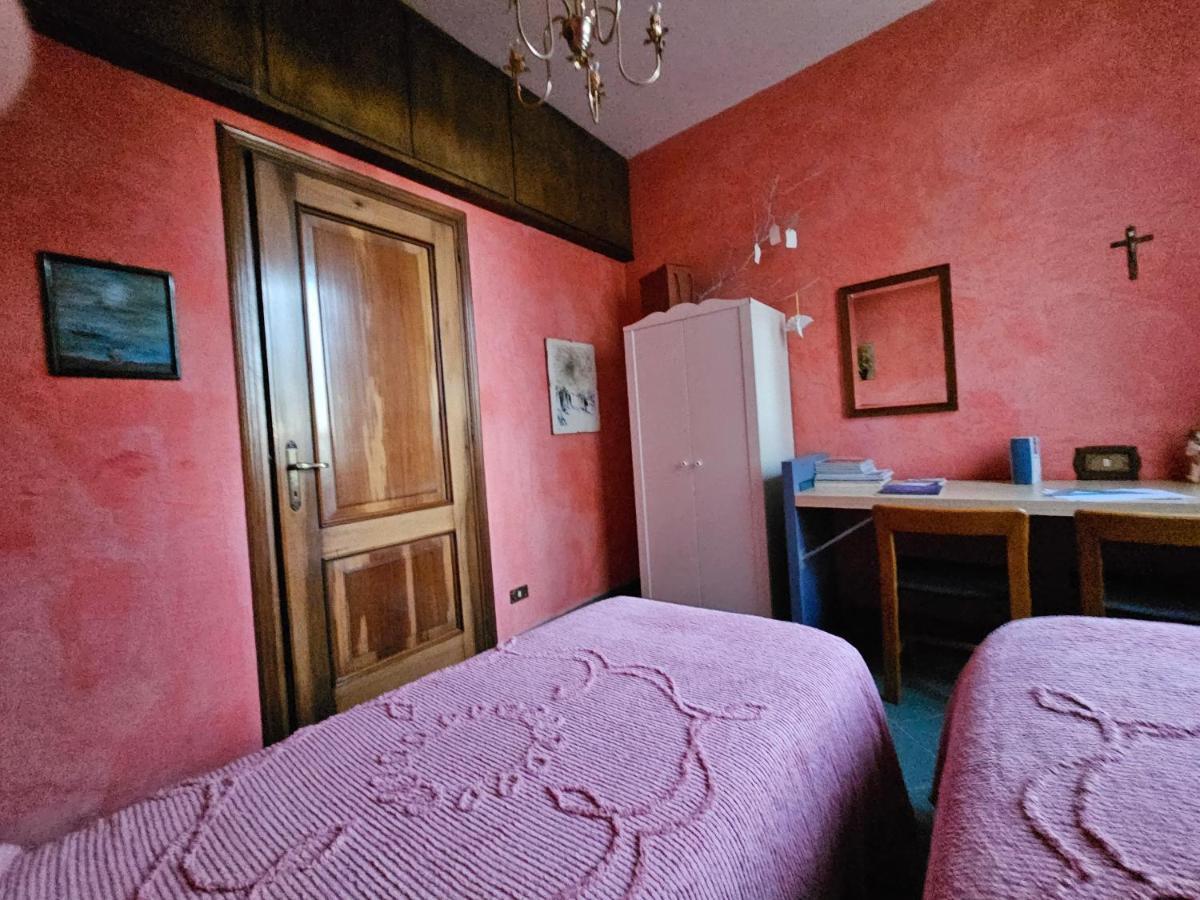 Casa Vincenzo 130 Mq Con Portico Ed Ingresso Esclusivo Dal Giardino Villa Felino Buitenkant foto