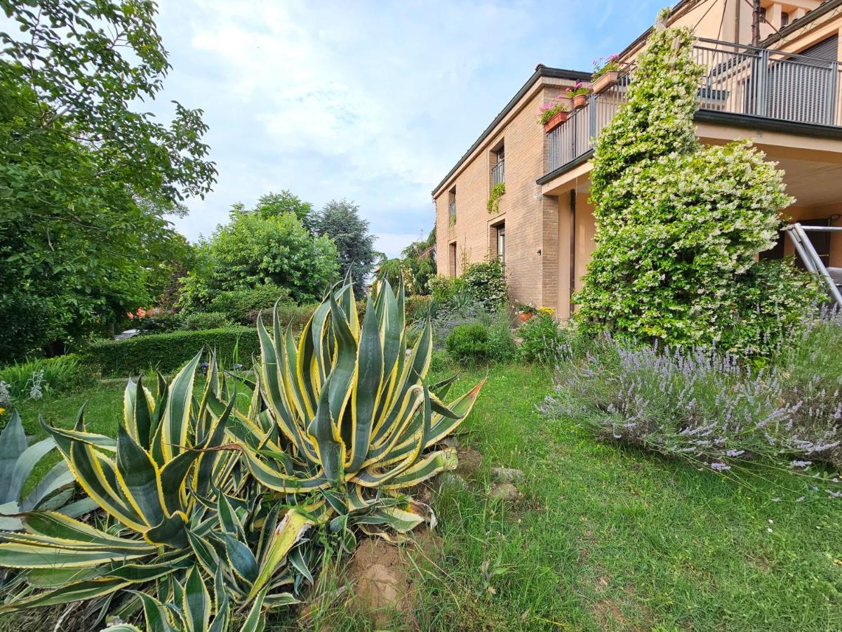 Casa Vincenzo 130 Mq Con Portico Ed Ingresso Esclusivo Dal Giardino Villa Felino Buitenkant foto