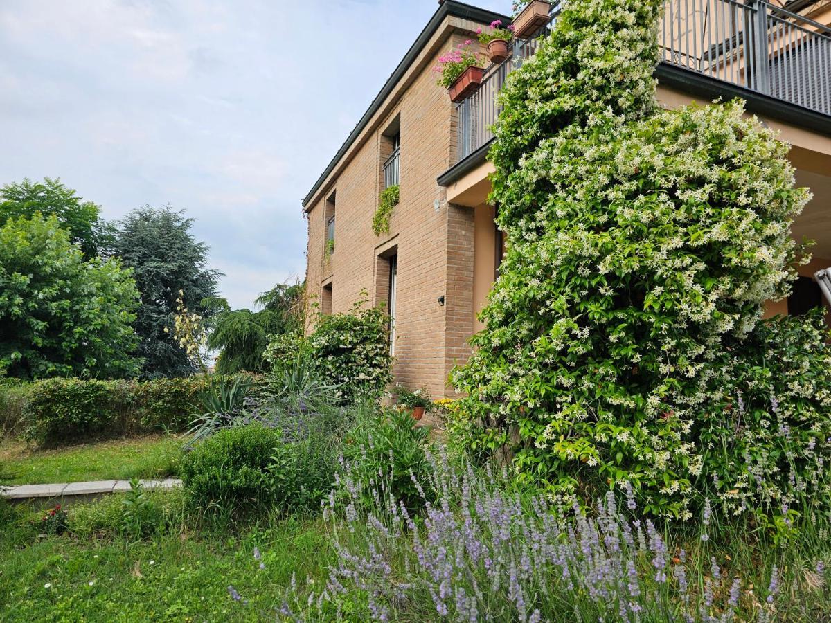 Casa Vincenzo 130 Mq Con Portico Ed Ingresso Esclusivo Dal Giardino Villa Felino Buitenkant foto