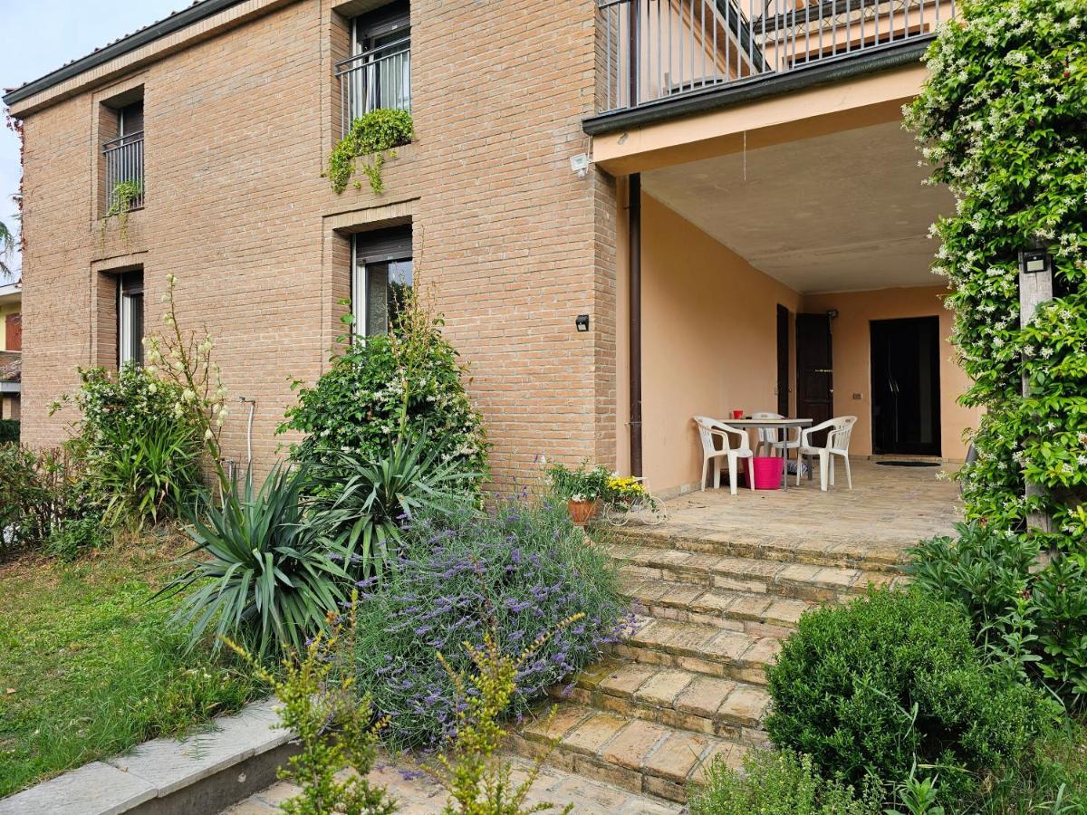 Casa Vincenzo 130 Mq Con Portico Ed Ingresso Esclusivo Dal Giardino Villa Felino Buitenkant foto