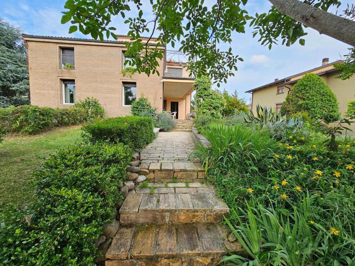 Casa Vincenzo 130 Mq Con Portico Ed Ingresso Esclusivo Dal Giardino Villa Felino Buitenkant foto