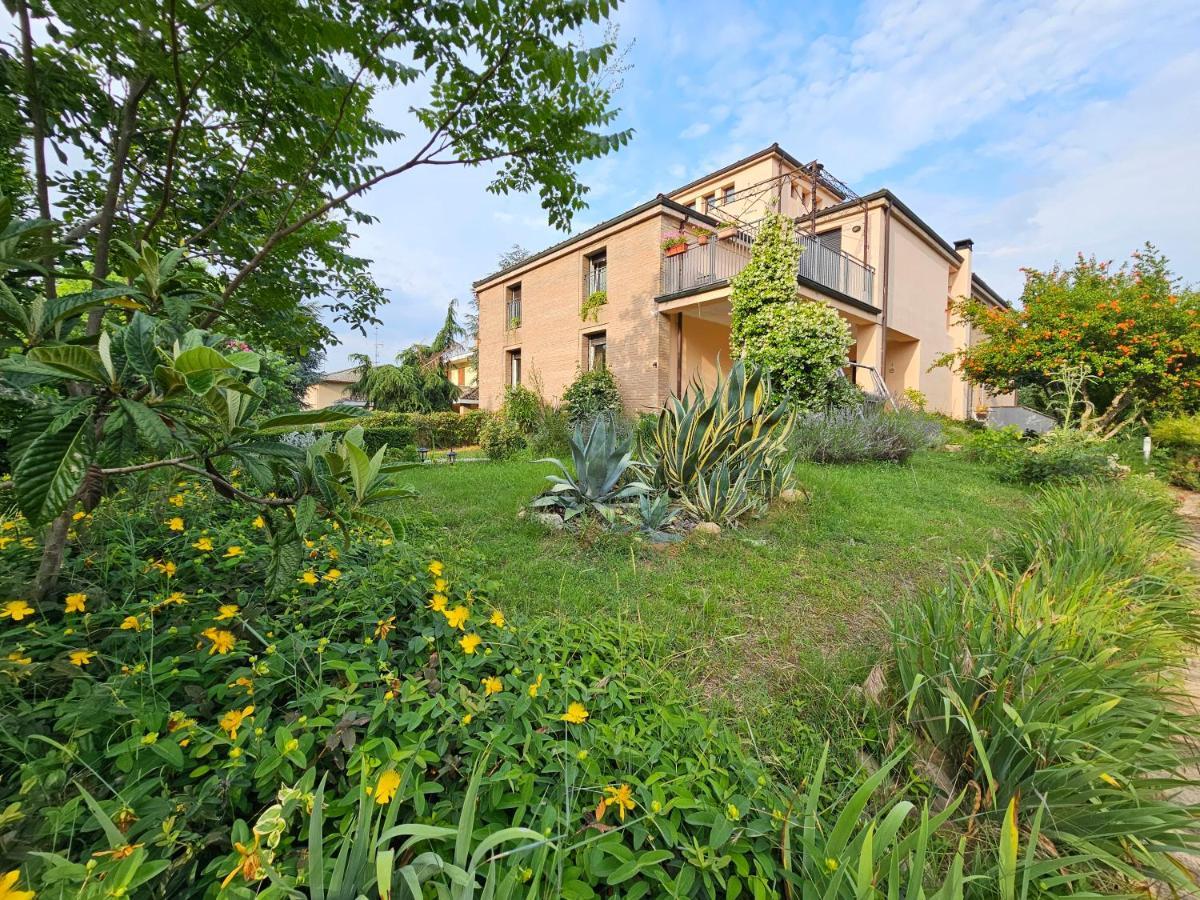Casa Vincenzo 130 Mq Con Portico Ed Ingresso Esclusivo Dal Giardino Villa Felino Buitenkant foto